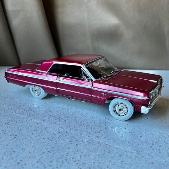 1964 Chevrolet Johnny Lightning Impala Diecast Model Car 1:24 Scale Vintage Maro - Picture 1 of 13